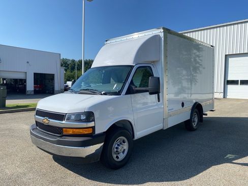 New 2025 Chevrolet Express 3500 w/ Power Convenience Package image 7