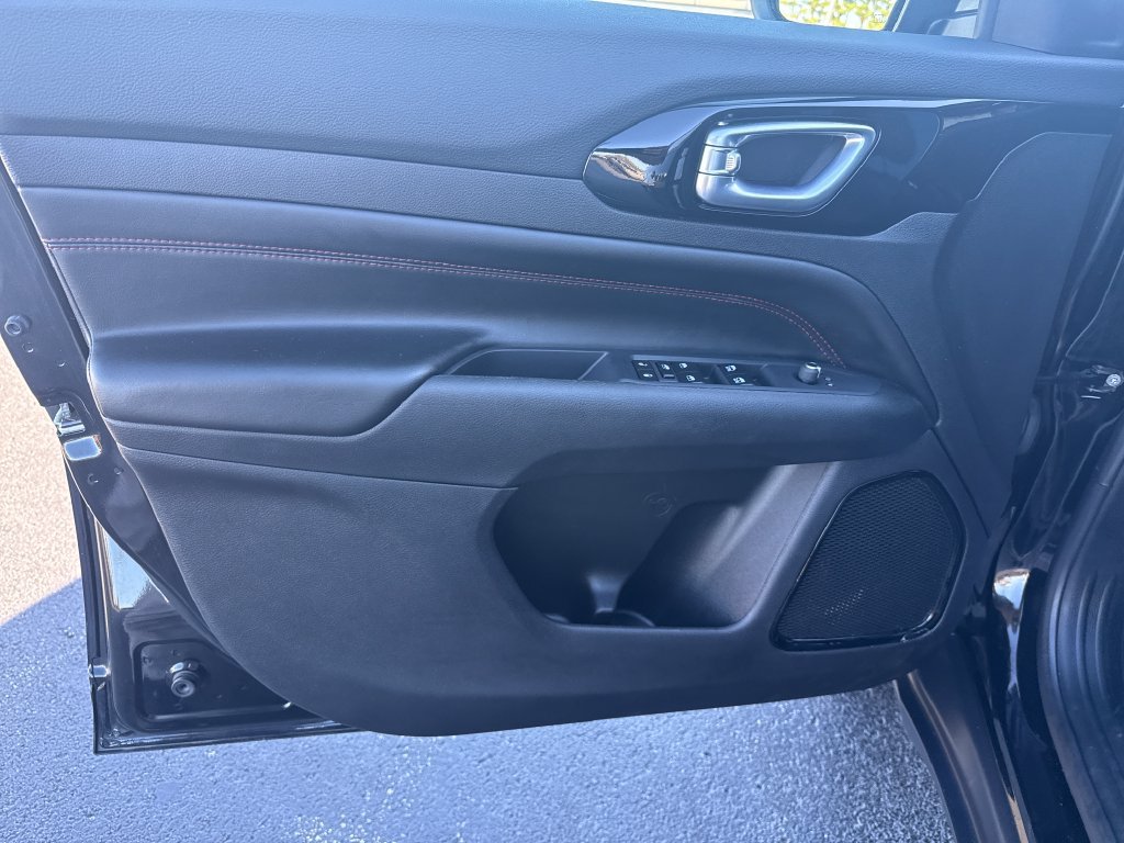 Used 2025 Jeep Compass Trailhawk AWD/4WD image 11