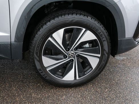 Used 2024 Volkswagen Taos SE w/ Panoramic Sunroof Package image 15