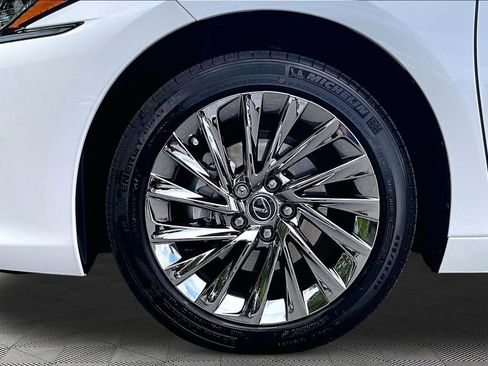 Used 2025 Lexus ES 300h w/ Technology Package FWD image 22