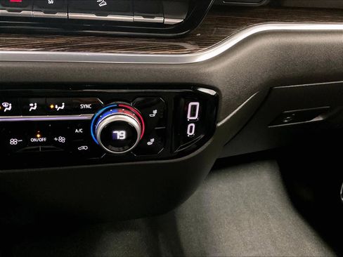 Used 2024 GMC Sierra 1500 Elevation image 26