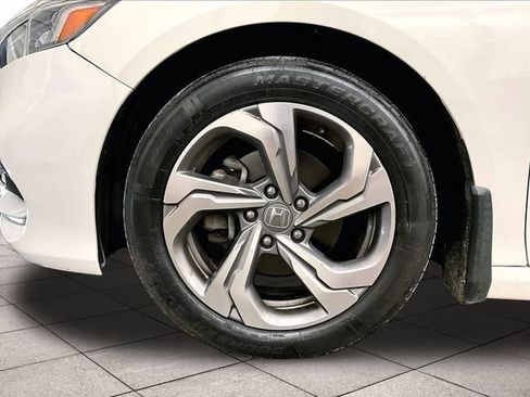 Used 2019 Honda Accord EX image 8