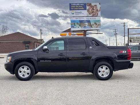 Used 2013 Chevrolet Avalanche LT AWD/4WD image 12