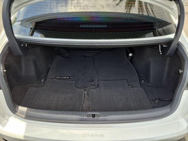Used 2018 Lexus IS 300 w/ Comfort Package RWD image 28