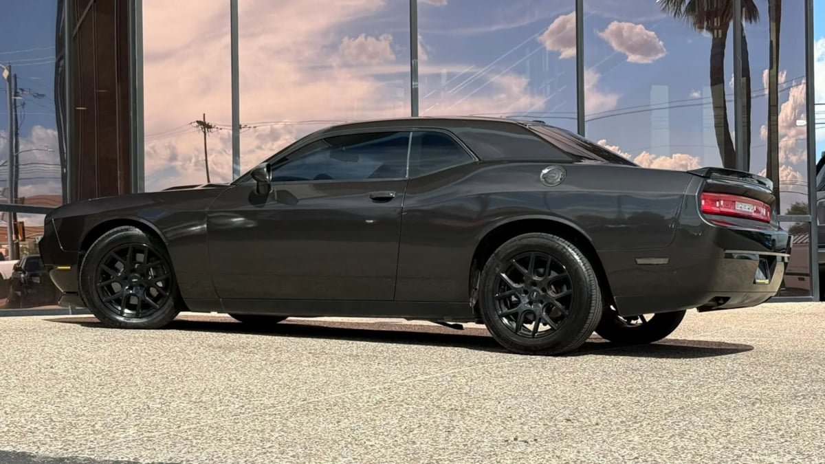 Used 2013 Dodge Challenger R/T RWD image 6