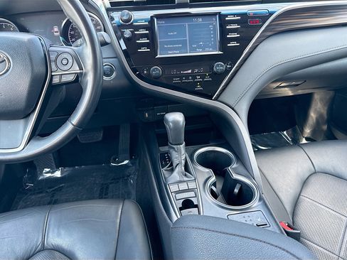 Used 2018 Toyota Camry XLE FWD image 18