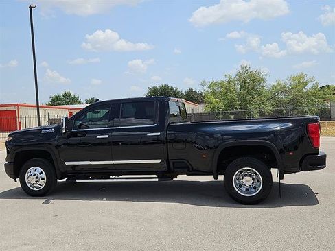 Used 2025 Chevrolet Silverado 3500 High Country w/ High Country Premium Package AWD/4WD image 2