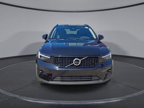 Certified 2026 Volvo XC40 B5 Plus AWD/4WD image 4