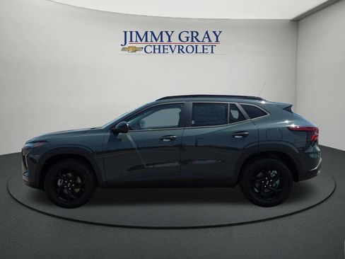 New 2026 Chevrolet Trax LT w/ Driver Confidence Package FWD image 2