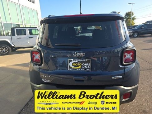 Certified 2022 Jeep Renegade Latitude w/ Convenience Group image 6