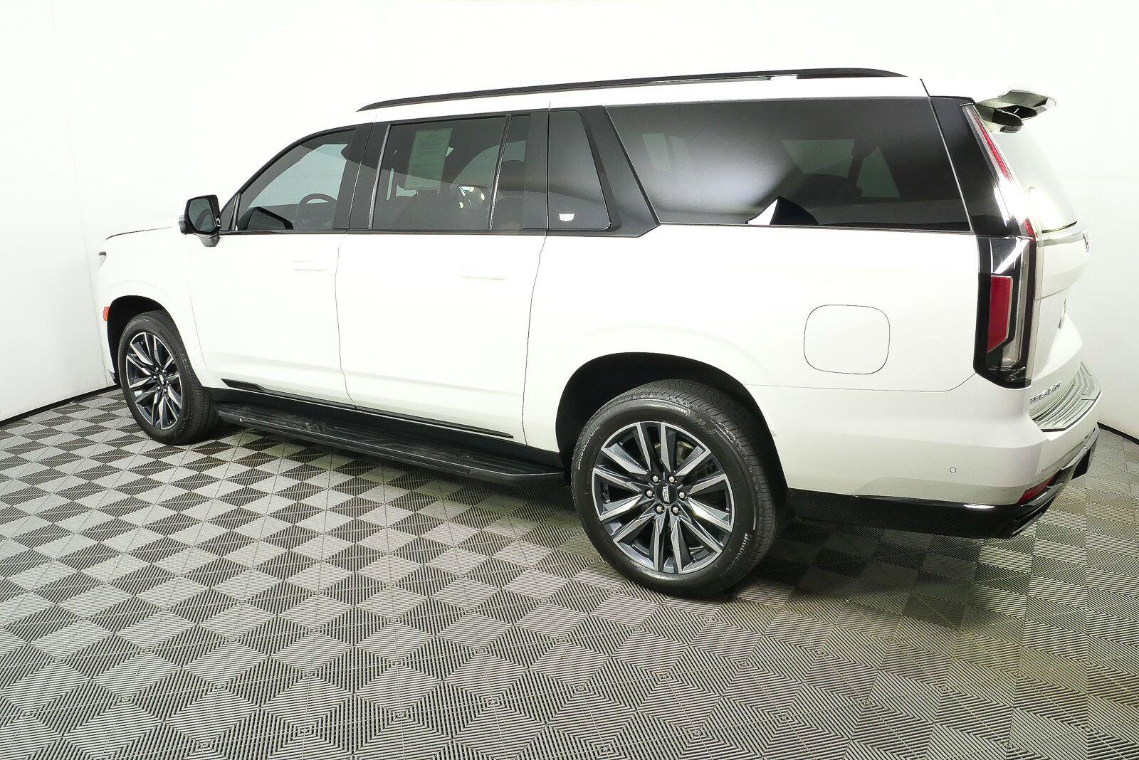 Used 2021 Cadillac Escalade ESV Sport AWD/4WD image 27