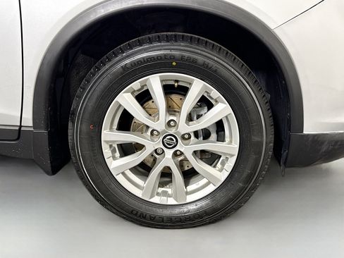 Used 2018 Nissan Rogue SV image 32