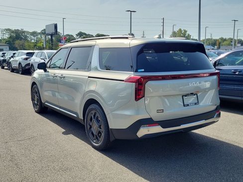 New 2026 Kia Carnival SX FWD image 4
