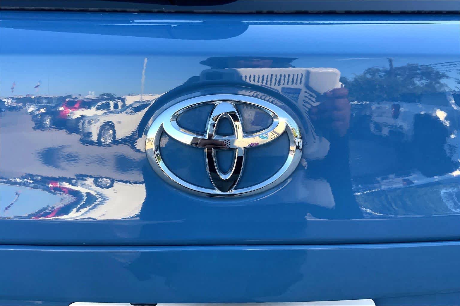 Used 2026 Toyota Corolla Cross LE FWD image 30