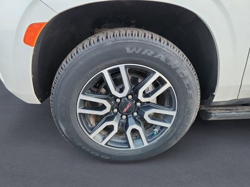 Used 2023 GMC Yukon AT4 w/ AT4 Premium Package image 14