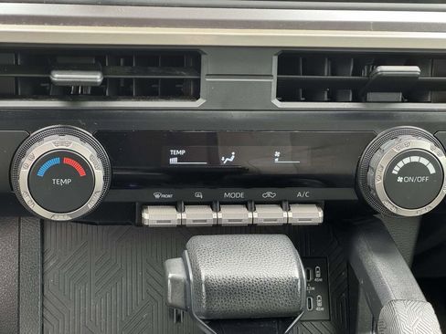 Used 2025 Toyota Tacoma SR5 AWD/4WD image 5