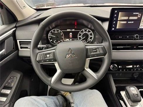 New 2026 Mitsubishi Outlander ES image 15