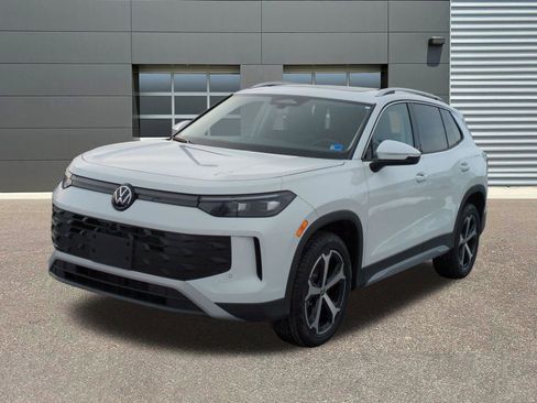 New 2026 Volkswagen Tiguan SE AWD/4WD image 3