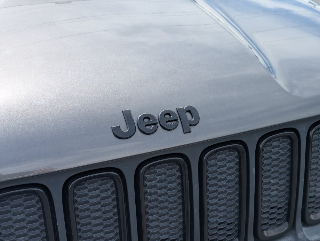 Used 2016 Jeep Renegade Latitude AWD/4WD image 10