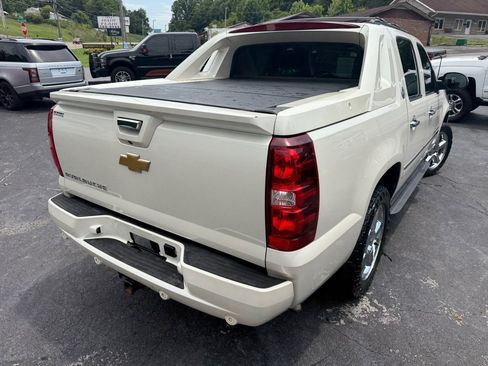 Used 2013 Chevrolet Avalanche LTZ AWD/4WD image 39