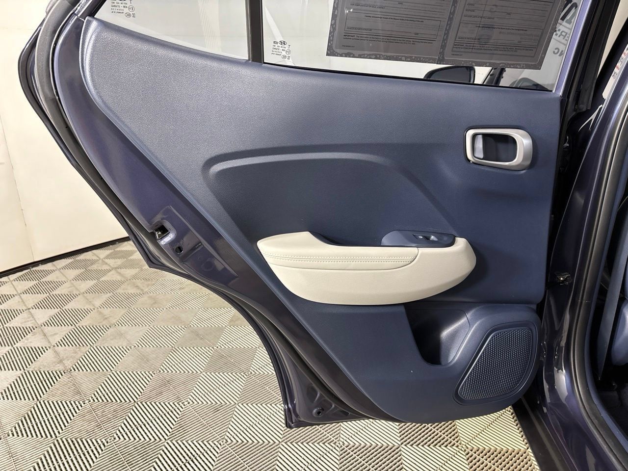 Used 2023 Hyundai Venue Limited FWD image 22
