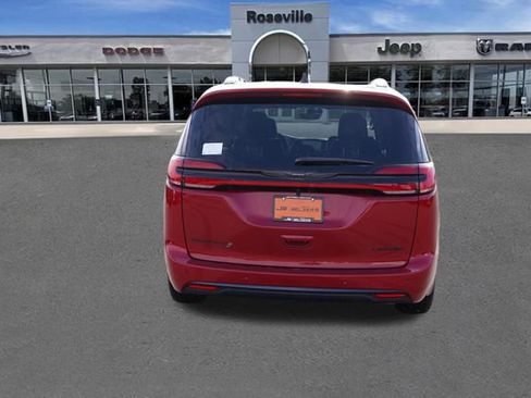 New 2026 Chrysler Pacifica Limited w/ S Appearance Package image 5