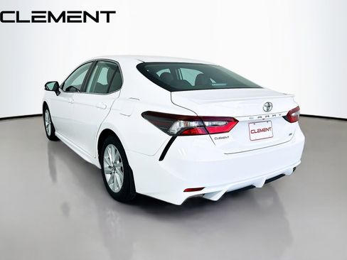 Used 2023 Toyota Camry SE FWD image 10