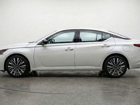 Used 2025 Nissan Altima 2.5 SV image 5