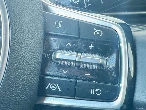 Used 2022 Kia Carnival LX FWD image 11