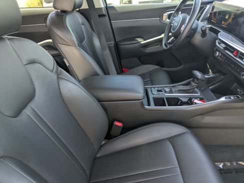 Certified 2024 Kia Sorento S w/ Panoramic Sunroof Package FWD image 12