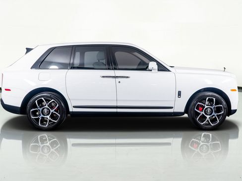 Used 2023 Rolls-Royce Cullinan Black Badge image 6