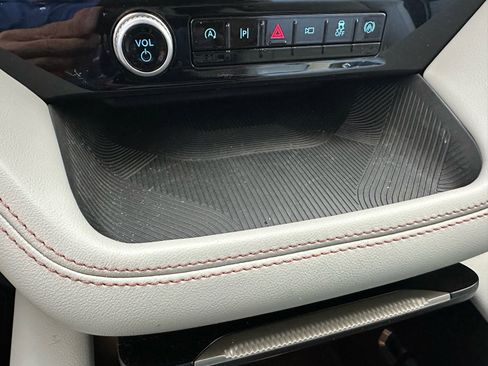 Used 2025 Ford Explorer Active w/ Active Comfort Package image 37