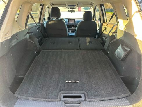 Used 2021 Nissan Rogue SV image 17