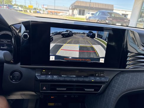 Used 2025 Toyota Camry XLE FWD image 18