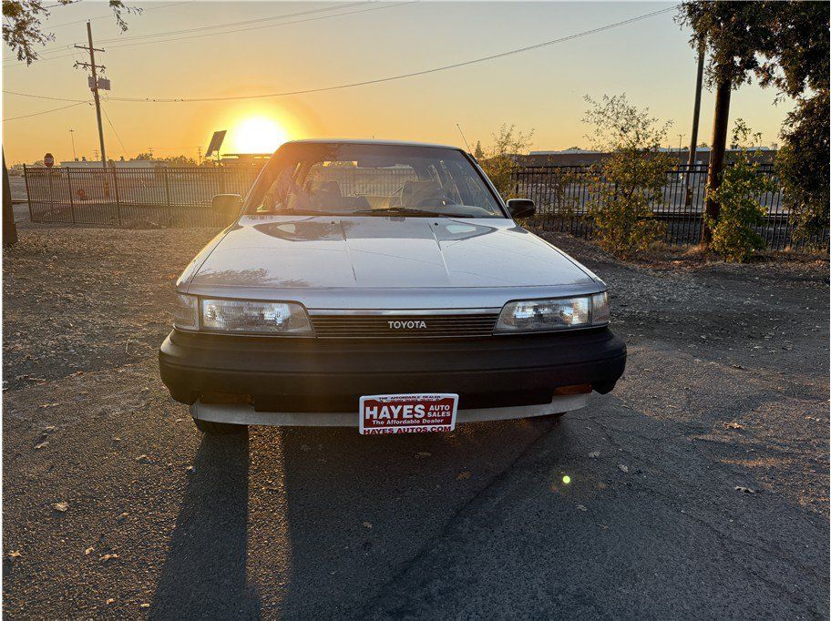 Used 1989 Toyota Camry Deluxe FWD image 8