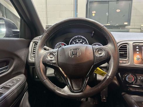 Used 2021 Honda HR-V Sport image 12