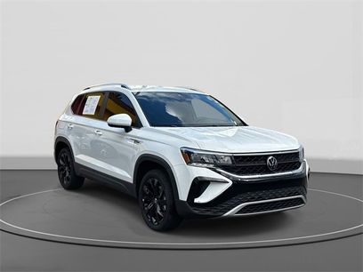 Certified 2023 Volkswagen Taos SE w/ Black Wheel Package
