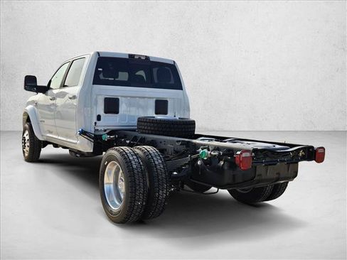 New 2026 RAM 4500 4x4 Crew Cab DRW w/ Laramie Trim Package image 9