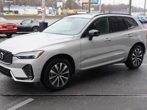 Used 2025 Volvo XC60 B5 Plus image 5