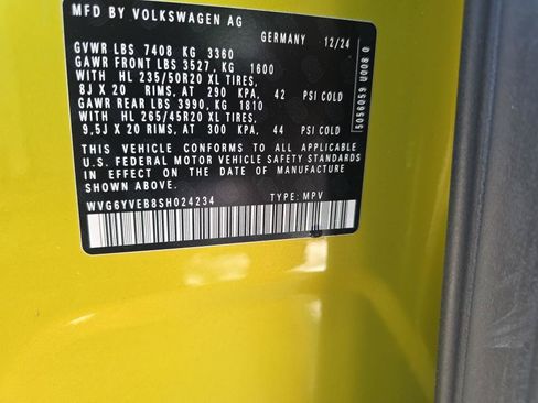 Used 2025 Volkswagen ID. Buzz 1st Edition AWD/4WD image 9