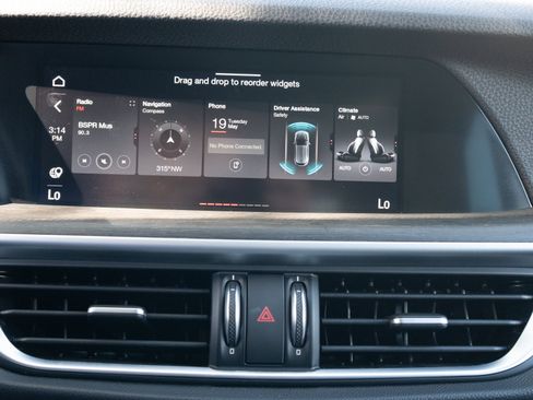 Used 2020 Alfa Romeo Stelvio Ti w/ Active Blind Spot Package AWD/4WD image 27