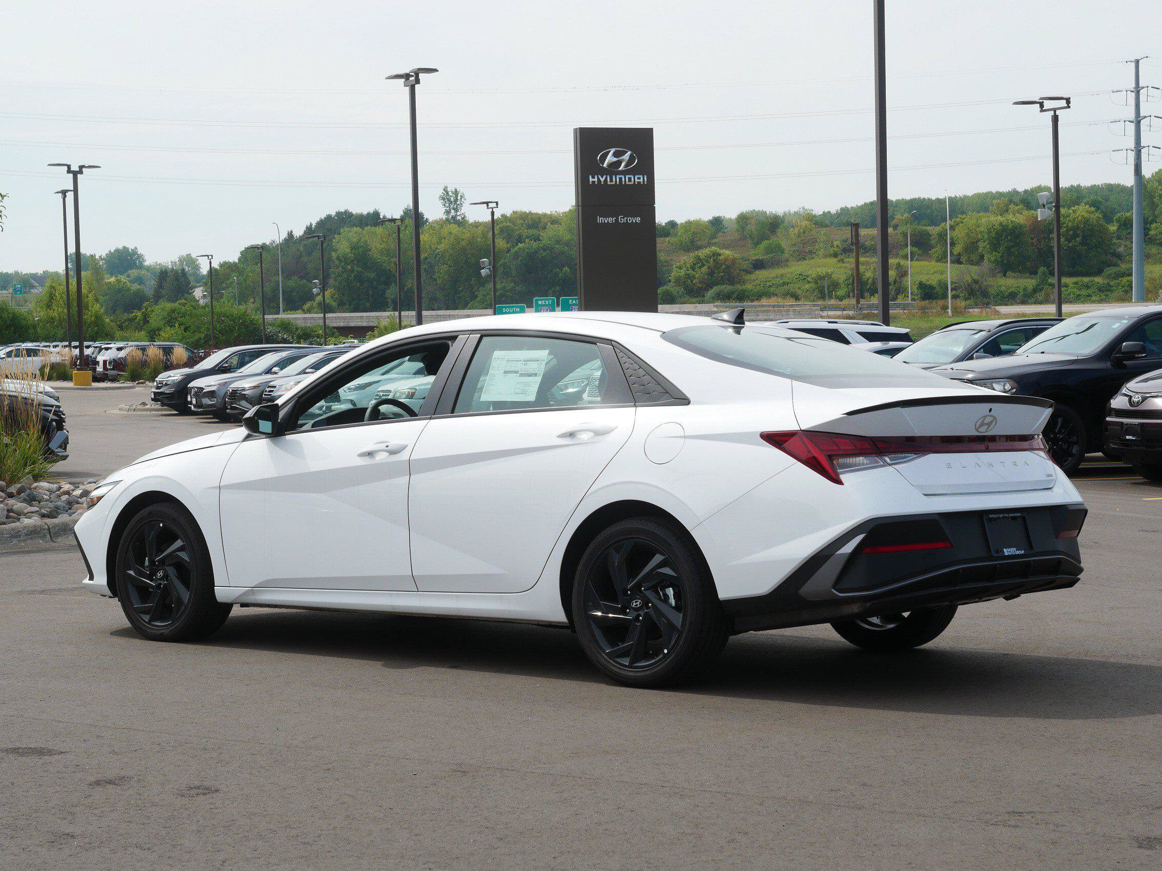 New 2026 Hyundai Elantra SEL FWD image 3