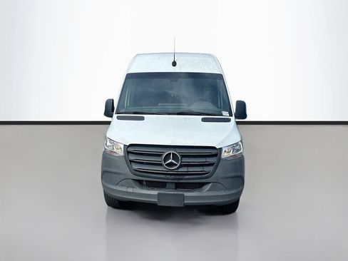 Used 2024 Mercedes-Benz Sprinter 2500 image 8