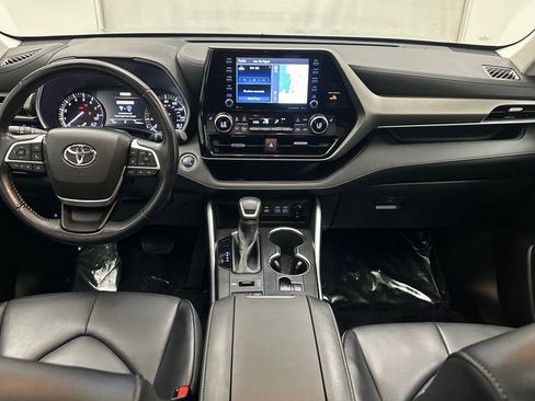 Used 2022 Toyota Highlander XLE AWD/4WD image 26