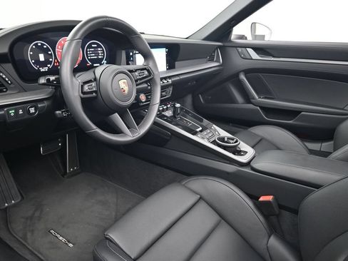 Used 2025 Porsche 911 Carrera RWD image 4