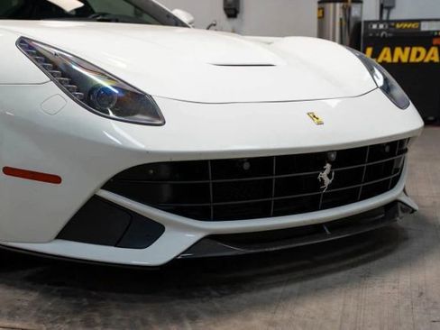 Used 2016 Ferrari F12 Berlinetta RWD image 5