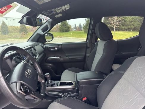 Used 2023 Toyota Tacoma TRD Off-Road image 15