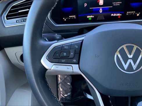 Used 2022 Volkswagen Tiguan SE image 43
