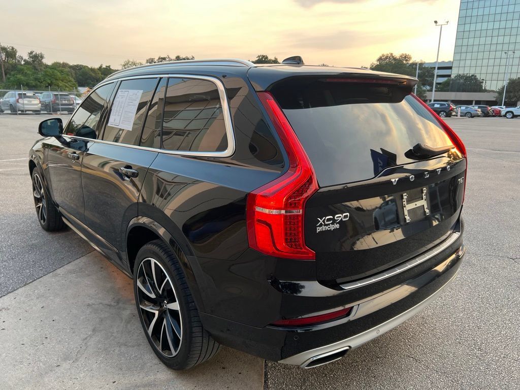 Used 2021 Volvo XC90 T6 Momentum w/ Climate Package AWD/4WD image 5