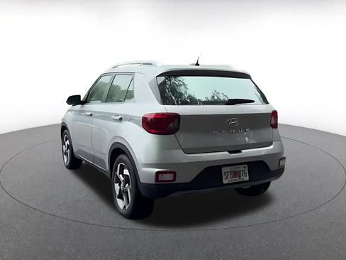 Used 2026 Hyundai Venue SEL FWD image 11